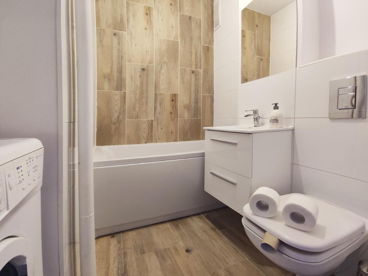 Apartament Rondo Onz Varsóvia Exterior foto